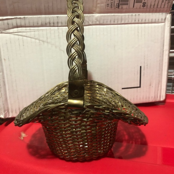 Vintage brass Gold Woven Accent Basket with Braided Handle. Preloved - Picture 10 of 10